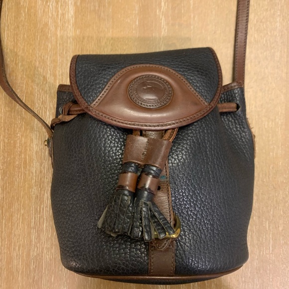 dooney&bourke Handbags - Vintage Dooney & Burke Crossbody bag